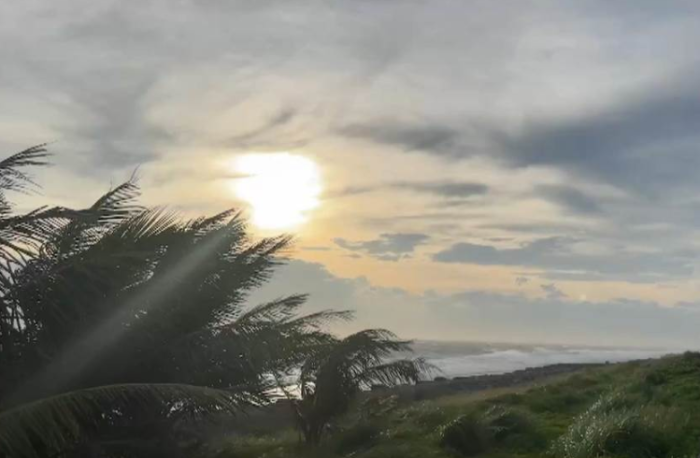 “卡努”臺風(fēng)來襲，臺東縣蘭嶼鄉(xiāng)、綠島鄉(xiāng)8月4日停班停課