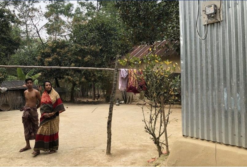 2018年，孟加拉國達(dá)卡專區(qū)的帕德瑪巴瑞村在亞投行首批項(xiàng)目資金支持下實(shí)現(xiàn)電力接入，結(jié)束了這個村自孟加拉國1971年獨(dú)立后一直沒有電的歷史。這是在帕德瑪巴瑞村拍攝的電表。 新華社記者 劉春濤 攝