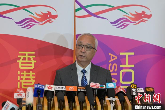 8月22日，香港特區(qū)政府環(huán)境及生態(tài)局局長謝展寰會見傳媒時表示，因應(yīng)日本福島核污染水排放計劃，由8月24日起，香港將禁止源自東京、福島、千葉、栃木、茨城、群馬、宮城、新潟、長野和埼玉10個都縣的水產(chǎn)品進口。 <a target='_blank' href='/'>中新社</a>記者 陳永諾 攝