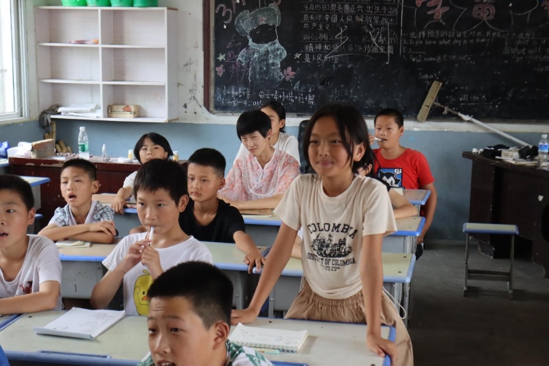 圖為學(xué)生分享自己心中的海洋 劉乙霆攝 圖為學(xué)生分享自己心中的海洋 劉乙霆攝