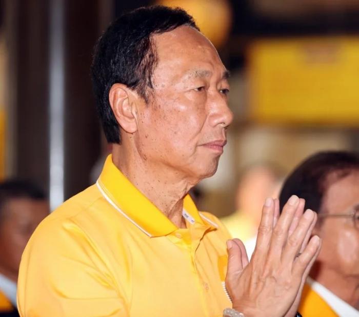 資料圖：郭臺銘南下屏東參訪東港東隆宮。圖片來源：臺灣《聯(lián)合報》 劉學圣 攝.jpg