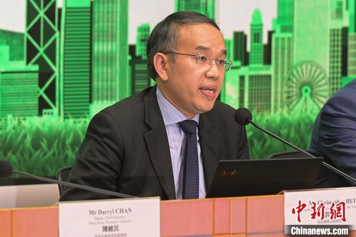 圖為香港特區(qū)政府財經(jīng)事務(wù)及庫務(wù)局局長許正宇出席記者會。 <a target='_blank' href='/'>中新社</a>記者 陳永諾 攝