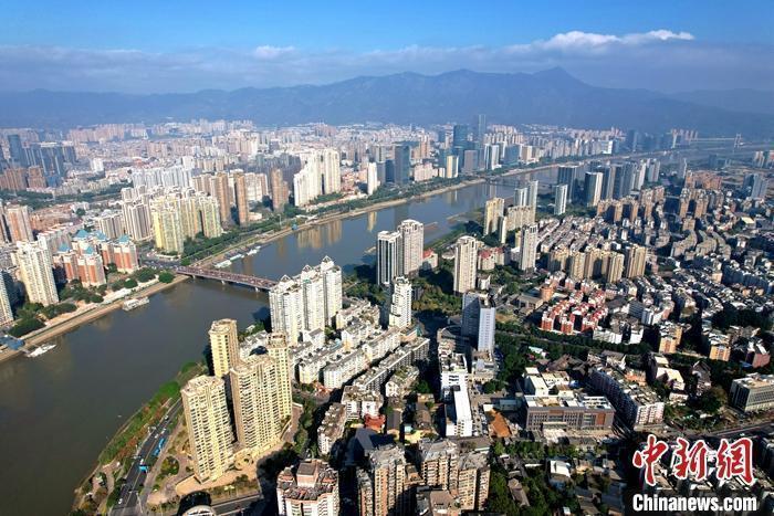  資料圖：城市高樓林立。 <a target='_blank' href='/'>中新社</a>記者 王東明 攝
