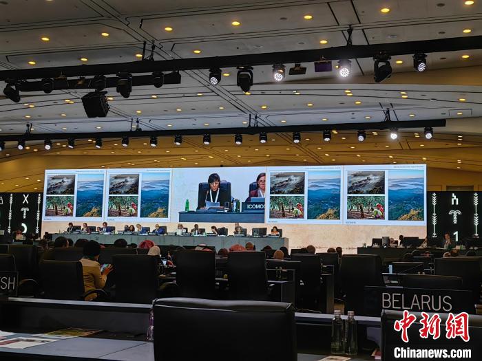 9月17日，在沙特阿拉伯王國利雅得召開的聯(lián)合國教科文組織第45屆世界遺產(chǎn)大會(huì)通過決議，將中國“普洱景邁山古茶林文化景觀”列入《世界遺產(chǎn)名錄》，中國世界遺產(chǎn)數(shù)量增至57項(xiàng)。　國家文物局供圖