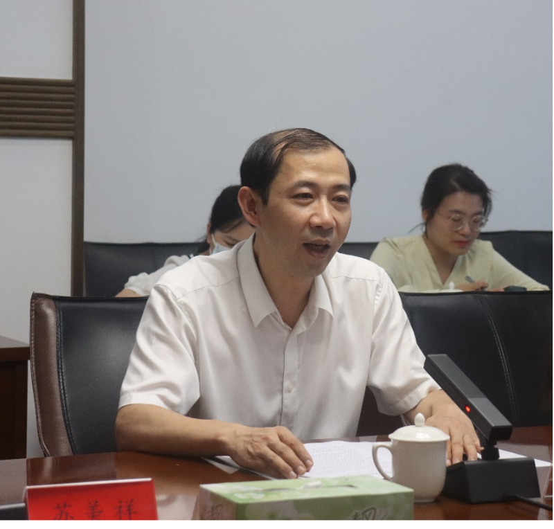 福建社會科學院副院長吳肇光研究員出席座談會并發(fā)言。