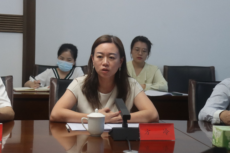 福建省金門同胞聯(lián)誼會秘書長方冷出席座談會并發(fā)言。