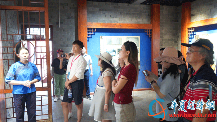 兩岸媒體人參訪女書生態(tài)博物館。（攝影：虞鷹）