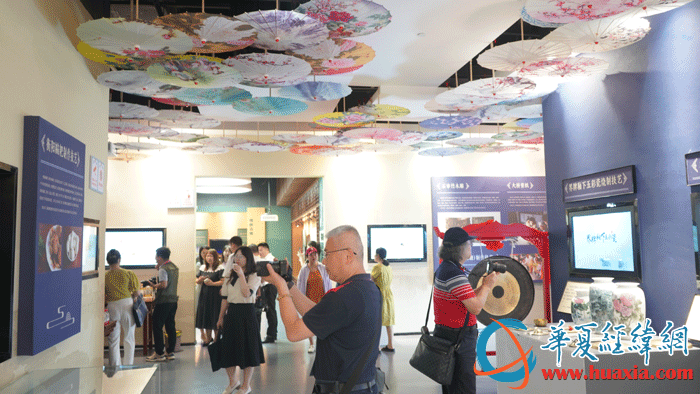 兩岸媒體人走進衡陽市非遺館參訪。（攝影：虞鷹）