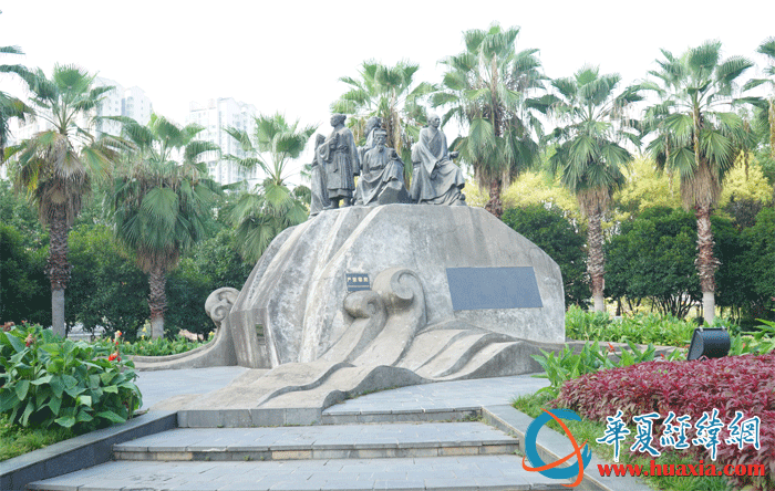 “石鼓七賢”的雕像。（攝影：虞鷹）