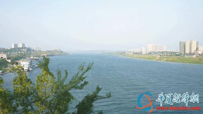 從合江亭上俯瞰湘江美景。（攝影：虞鷹）