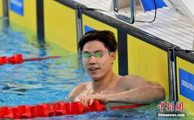 資料圖：圖為到達(dá)終點(diǎn)的覃海洋。<a target='_blank' href='/'>中新社</a>記者 安源 攝