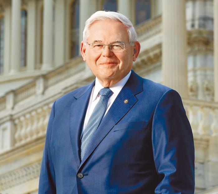 暫時卸下職務(wù)的美國聯(lián)邦參議院外交委員會主席梅嫩德斯。圖片來源：梅嫩德斯臉書