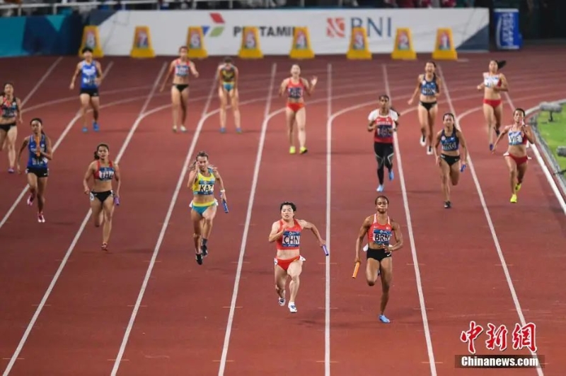 資料圖：雅加達亞運會女子4x100米接力決賽。圖為中國隊第四棒袁琦琦沖刺。<a target='_blank' href='/'>中新社</a>記者 楊華峰 攝