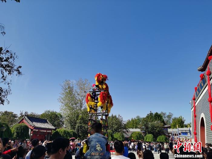 吳橋雜技表演。<a target='_blank' href='/' >中新網(wǎng)</a>記者 李金磊 攝