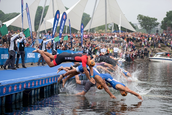 往屆鐵人三項(xiàng)賽。長(zhǎng)壽區(qū)文化旅游供圖 華龍網(wǎng)發(fā)