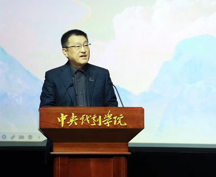 中央戲劇學(xué)院黨委書(shū)記徐永勝致辭。來(lái)源：主辦方供圖 