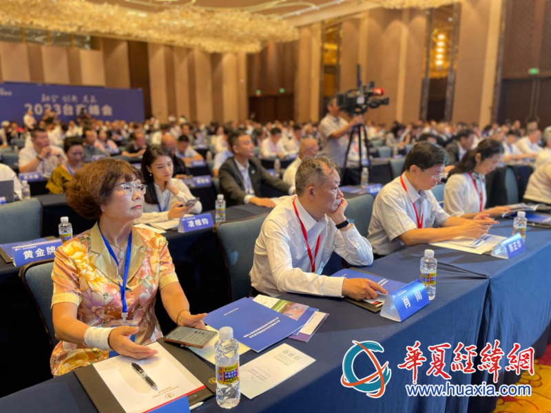 近300名兩岸工商界人士齊聚開幕式現(xiàn)場(chǎng)。（攝影 李昕）