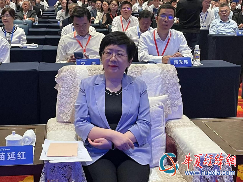 海南省委常委、統(tǒng)戰(zhàn)部部長(zhǎng)苗延紅在現(xiàn)場(chǎng)。（攝影 李昕）