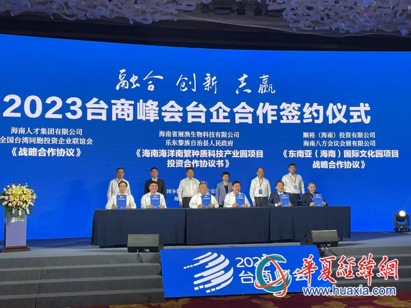 現(xiàn)場(chǎng)簽約。（攝影 李昕）