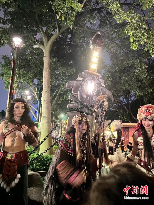 長(zhǎng)隆歡樂世界NPC照片。受訪者供圖