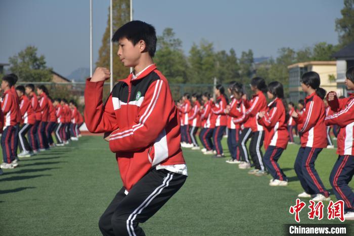 行走贛鄱看非遺:江西袁州非遺進(jìn)校園南廟武術(shù)師生共傳承