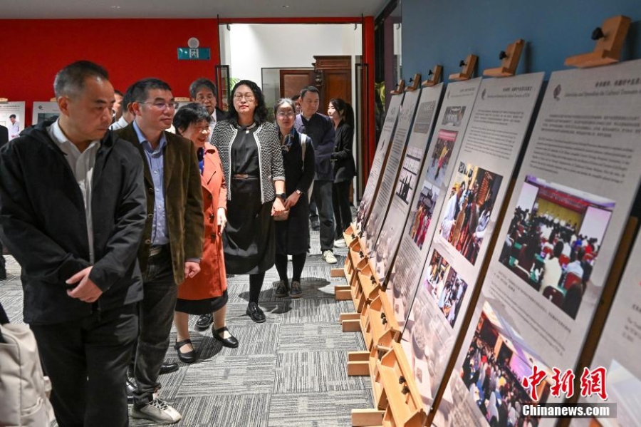 中醫(yī)藥圖片和非遺藝術展在深圳開展迎客