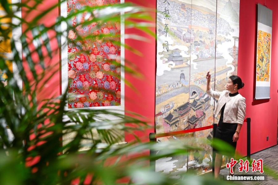 中醫(yī)藥圖片和非遺藝術展在深圳開展迎客