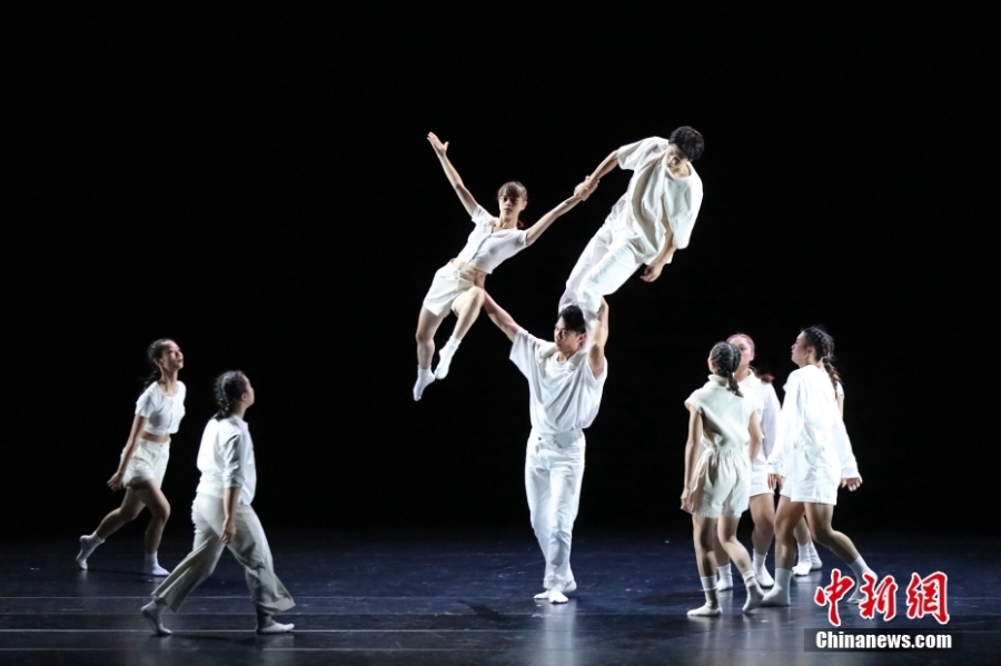 臺灣戲曲學院民俗技藝學系在臺北公演特技雜耍