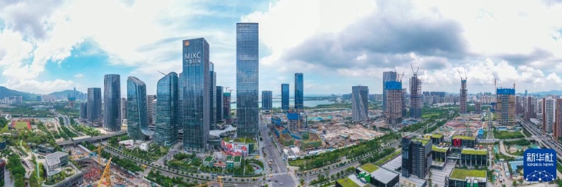 粵港澳統(tǒng)計(jì)部門日前相繼公布2022年經(jīng)濟(jì)數(shù)據(jù)。數(shù)據(jù)顯示，2022年粵港澳大灣區(qū)經(jīng)濟(jì)總量超13萬億元人民幣，綜合實(shí)力顯著增強(qiáng)，朝著建成國際一流灣區(qū)和世界級(jí)城市群的既定目標(biāo)加速前進(jìn)。