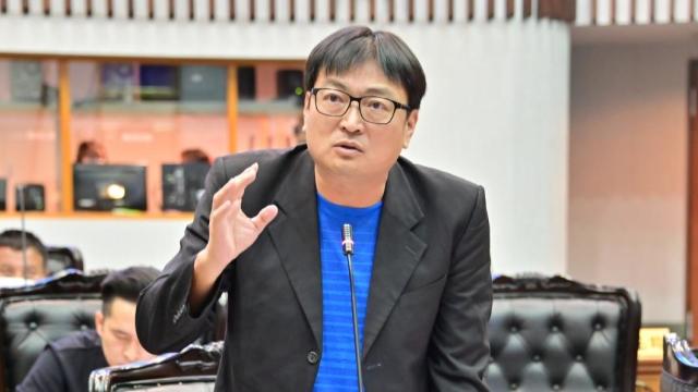 民進黨臺東縣黨部主委、議員簡維國因酒駕肇事宣布請辭主委一職。（圖源：臺灣“TVBS新聞網(wǎng)”）