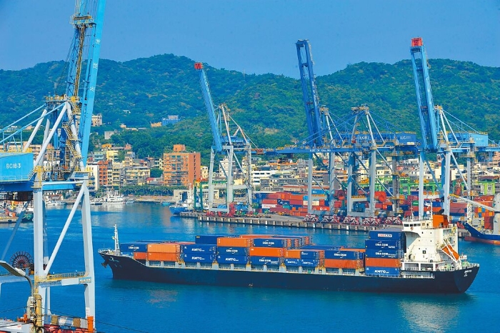 工總建議政府可先加強(qiáng)學(xué)術(shù)、智庫、工商團(tuán)體等多層面的交流，尋求兩岸共識(shí)。圖為臺(tái)灣的港口貨櫃。圖／本報(bào)資料照片