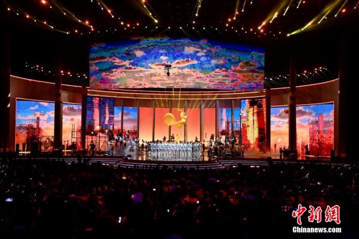 11月4日晚，第36屆中國電影金雞獎頒獎典禮暨2023年中國金雞百花電影節(jié)閉幕式在福建廈門舉行。圖為頒獎典禮現(xiàn)場。<a target='_blank' href='/' >中新網(wǎng)</a>記者 王東明 攝