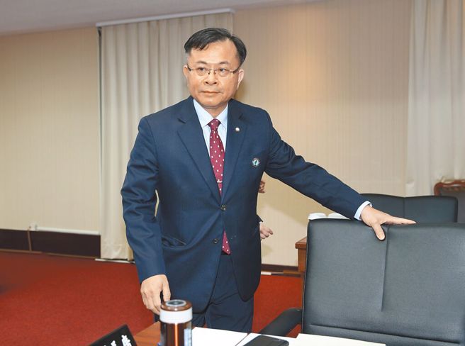 臺(tái)當(dāng)局“通訊傳播委員會(huì)”負(fù)責(zé)人陳耀祥宣布不再續(xù)任。（圖源：臺(tái)灣“中時(shí)新聞網(wǎng)”）