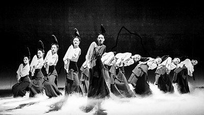 “三重紅利”助力網(wǎng)絡(luò)時代戲劇邁向高峰 “三重紅利”助力網(wǎng)絡(luò)時代戲劇邁向高峰