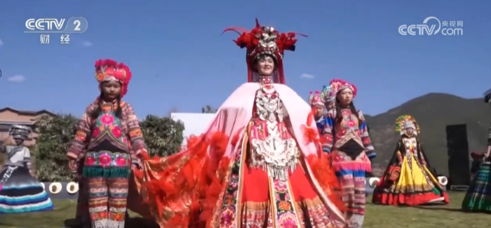 千年技藝助力鄉(xiāng)村振興 彝繡“繡”出美好新生活