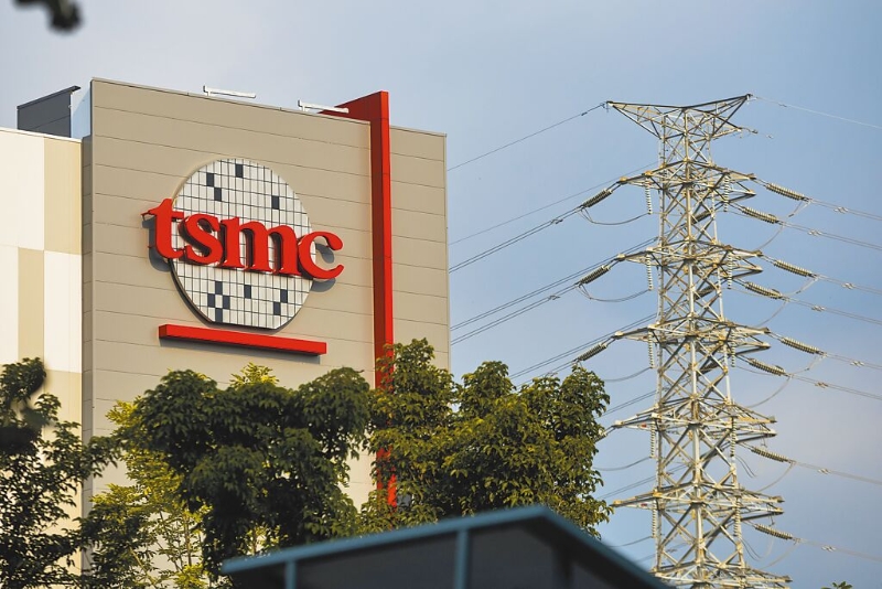 被外媒喻為吃電怪獸的護(hù)國(guó)神山臺(tái)積電南科園區(qū)廠房。（本報(bào)資料照片）