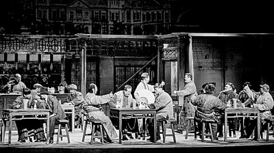 話劇《老酒館》:刻寫民眾抗敵的悲壯史詩 話劇《老酒館》:刻寫民眾抗敵的悲壯史詩