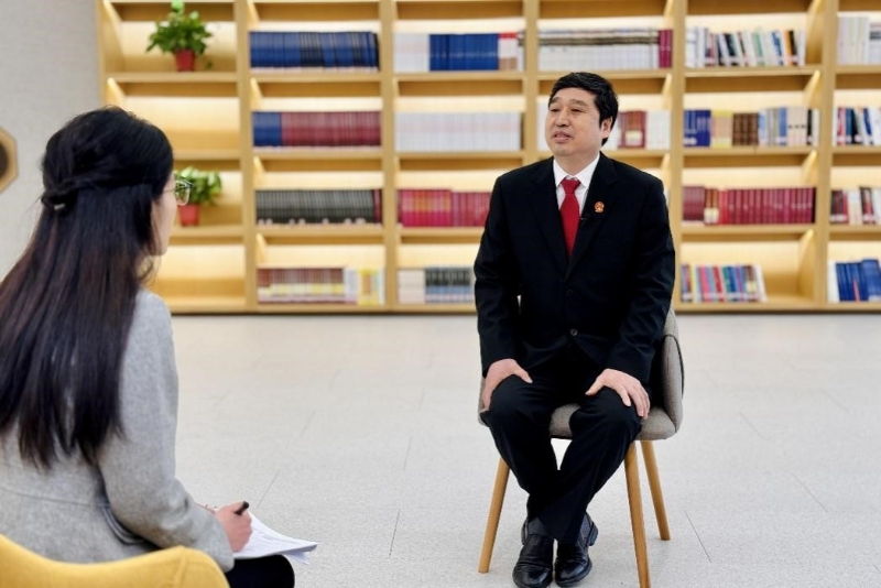 最高法第六巡回法庭分黨組副書(shū)記、副庭長(zhǎng)羅智勇在接受人民網(wǎng)記者采訪。人民網(wǎng) 肖聰聰攝