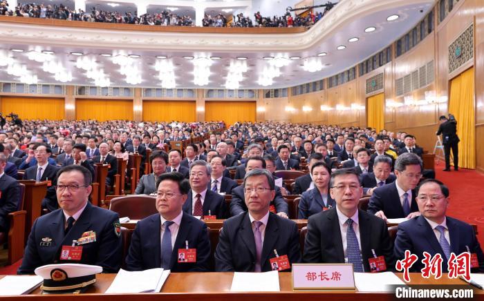3月5日，十四屆全國人大二次會議在北京人民大會堂開幕。圖為部長列席會議。中新社記者 盛佳鵬 攝