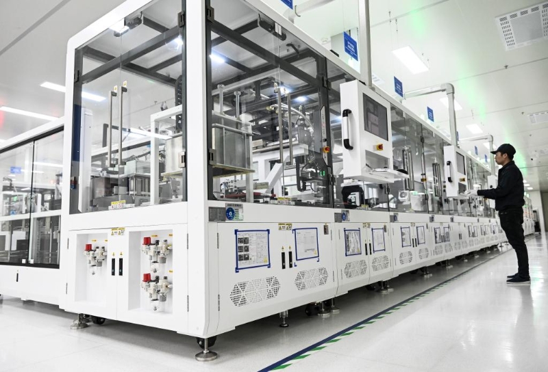 2月27日拍攝的江蘇無(wú)錫車聯(lián)天下信息技術(shù)有限公司智能網(wǎng)聯(lián)汽車座艙域控制器自動(dòng)化生產(chǎn)線。新華社記者 季春鵬 攝