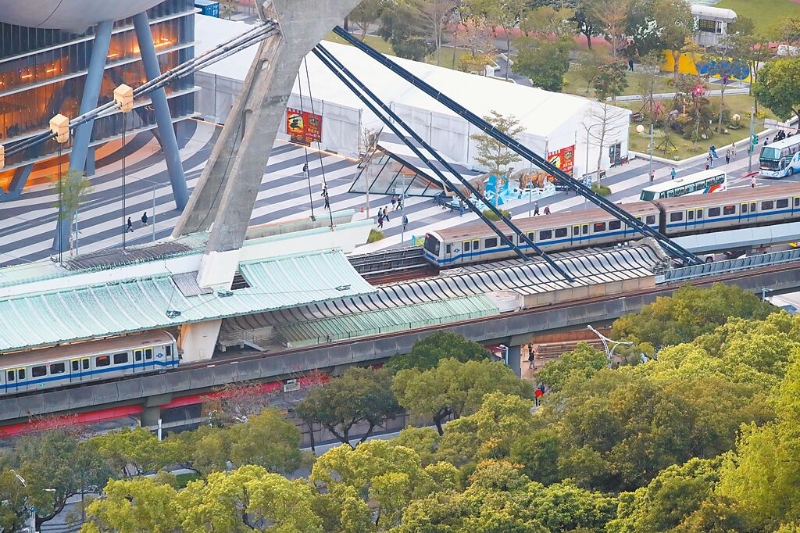 臺灣4月電價漲勢難擋，恐影響臺鐵、地鐵等公共運輸票價。圖為臺北地鐵。(陳君瑋攝) 圖片來源：臺灣“中時新聞網(wǎng)”
