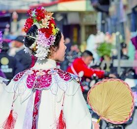 火“出圈”后，傳統(tǒng)民俗如何“長(zhǎng)紅”