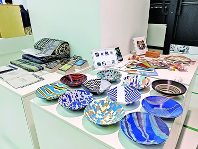 創(chuàng)作扎根大地 藝術服務人民——記“大地之歌·2024美麗中國紀事”展覽 創(chuàng)作扎根大地 藝術服務人民——記“大地之歌·2024美麗中國紀事”展覽