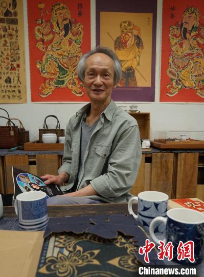 2016年黃永松接受中新社記者采訪?！?資料圖)中新社記者 張一凡 攝.jpeg