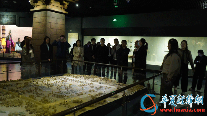 采訪團一行探訪寶雞青銅器博物院。(攝影：虞鷹)