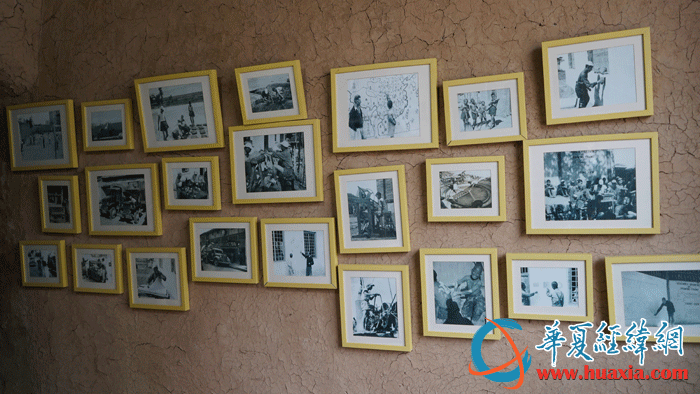 路易?艾黎和喬治?何克舊居內展示的珍貴歷史照片。（攝影：虞鷹）