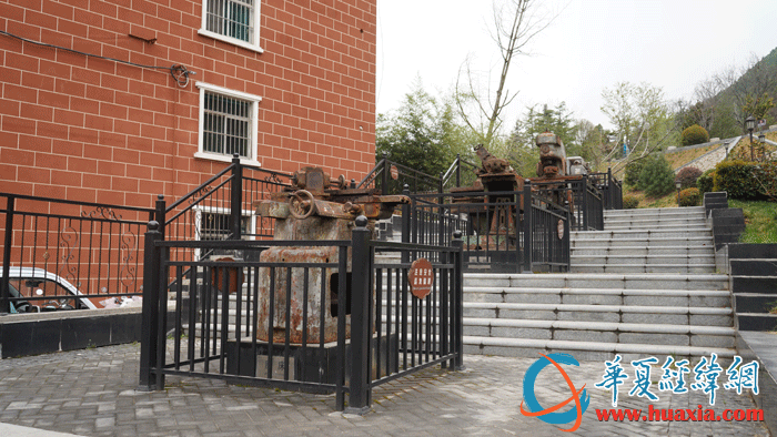 機械陳列區(qū)，依次陳列的磨床、牛頭刨、銑床、車床，就是從鳳縣的山溝溝里找到的珍貴工業(yè)遺存。（攝影：虞鷹）