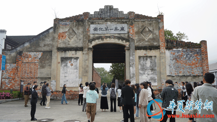 采茶、炒茶、篩茶、制茶 兩岸媒體人安化體驗黑茶制作工藝