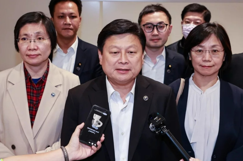 國(guó)民黨團(tuán)總召傅崐萁率藍(lán)營(yíng)民代訪陸之行結(jié)束，卻遭到民進(jìn)黨抹黑。傅崐萁受訪指出，賴清德希望兩岸對(duì)話，應(yīng)如國(guó)民黨一樣，不憂讒畏譏，推動(dòng)兩岸交流。圖／聯(lián)合報(bào)系資料照 圖片來(lái)源：臺(tái)灣“聯(lián)合新聞網(wǎng)”