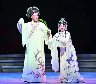 “情不知所起，一往而深”——青春版《牡丹亭》何以20年好戲連臺傳承不息